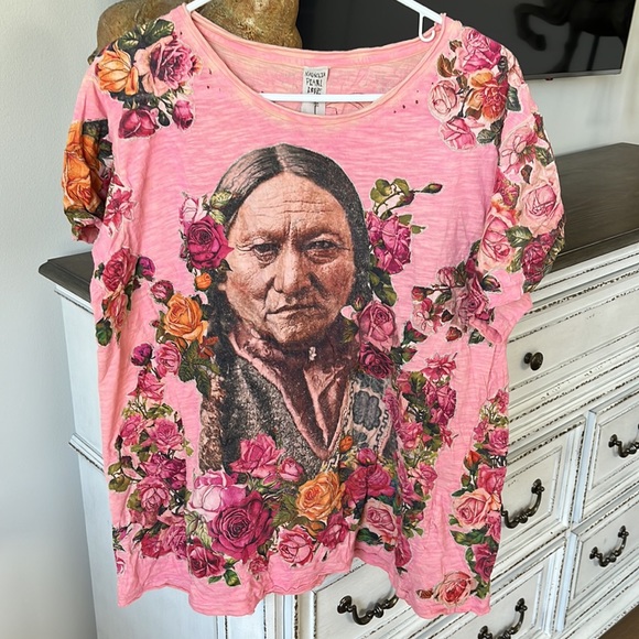 Magnolia Pearl Tops - Magnolia Pearl Sitting Bull Tee